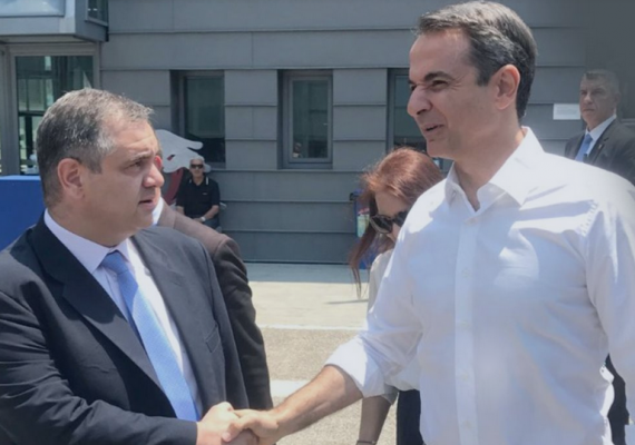 Στο πλευρό του Μητσοτάκη ο Σπανάκης – “ΠΑΡΑΠΟΛΙΤΙΚΑ”