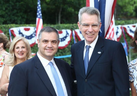 Στη δεξίωση του Πάιατ για την ανεξαρτησία των ΗΠΑ ο Β. Σπανάκης – PARAPOLITIKA.GR