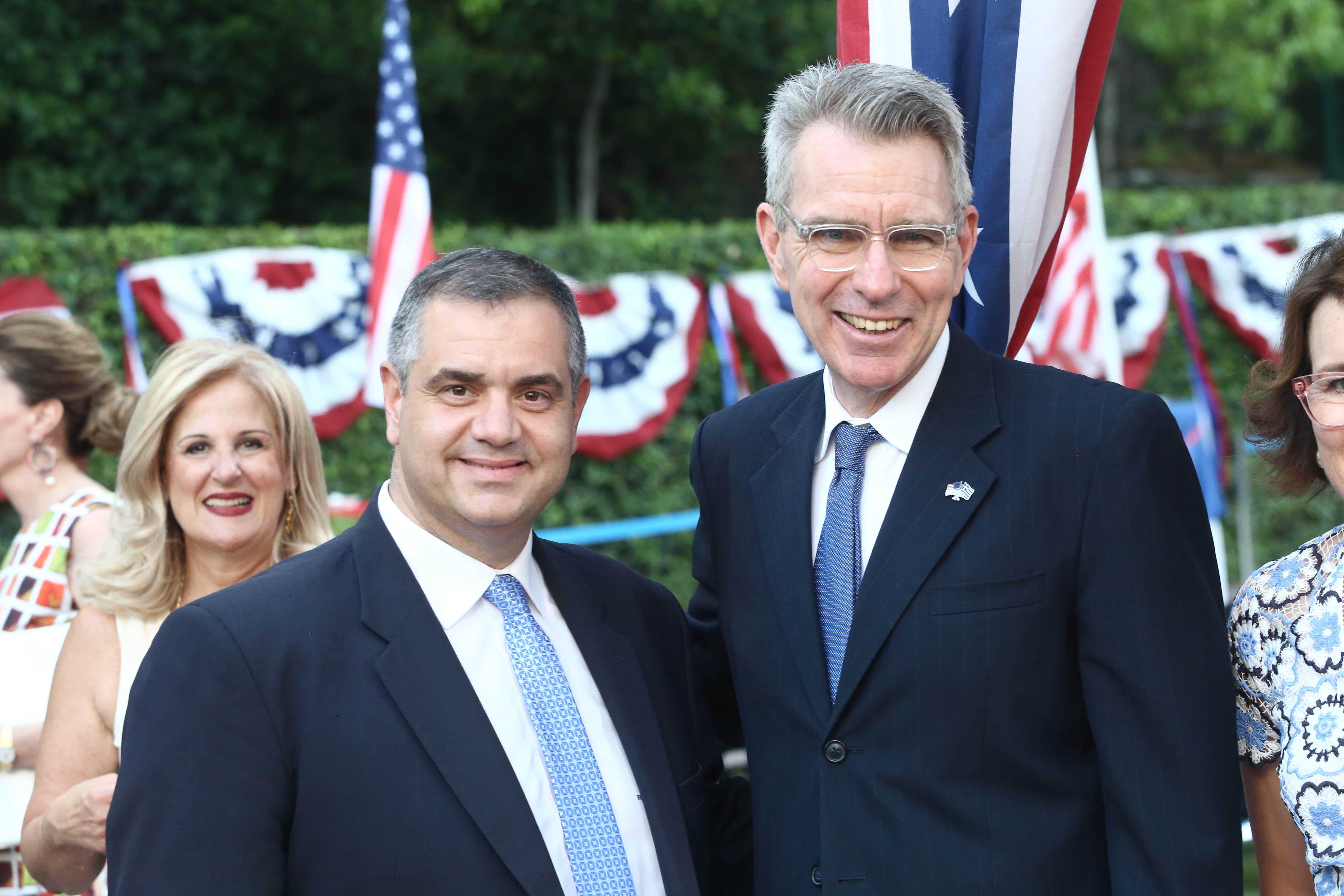 Στη δεξίωση του Πάιατ για την ανεξαρτησία των ΗΠΑ ο Β. Σπανάκης – PARAPOLITIKA.GR