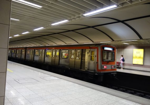 Τη δημιουργία εξειδικευμένου Σώματος για επαρκή αστυνόμευση σε Μετρό και Τραμ, ζητάει ο Βασίλης Σπανάκης