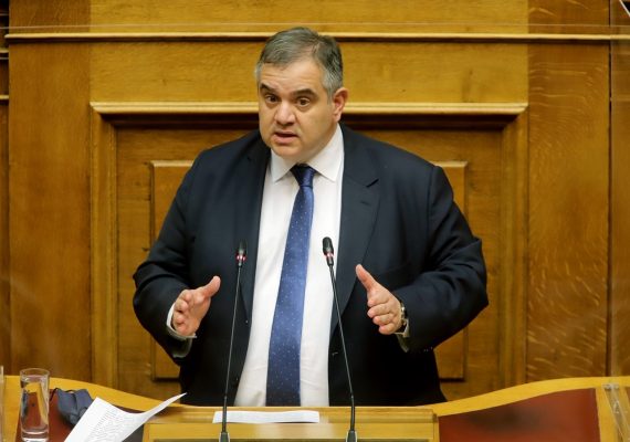 Τον αυτόματο συμψηφισμό αναδρομικών ποσών συντάξεων και οφειλών που ξεπερνούν τα ανώτατα θεσμοθετημένα όρια για την άμεση συνταξιοδότηση ασφαλισμένων, ζητάει ο Β. Σπανάκης