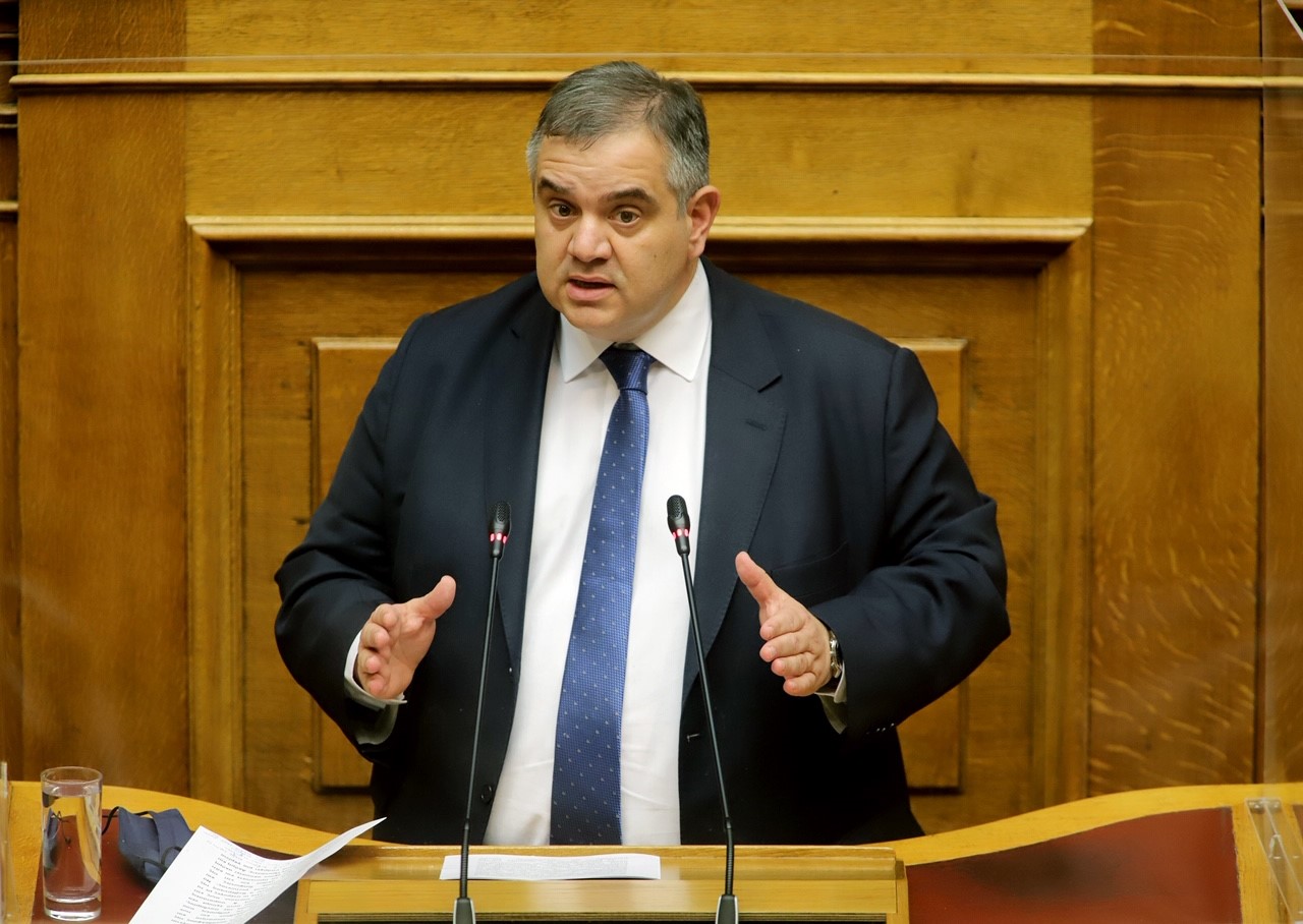 Τον αυτόματο συμψηφισμό αναδρομικών ποσών συντάξεων και οφειλών που ξεπερνούν τα ανώτατα θεσμοθετημένα όρια για την άμεση συνταξιοδότηση ασφαλισμένων, ζητάει ο Β. Σπανάκης